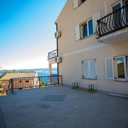 Apartments Pusic Omiš Eksteriør bilde
