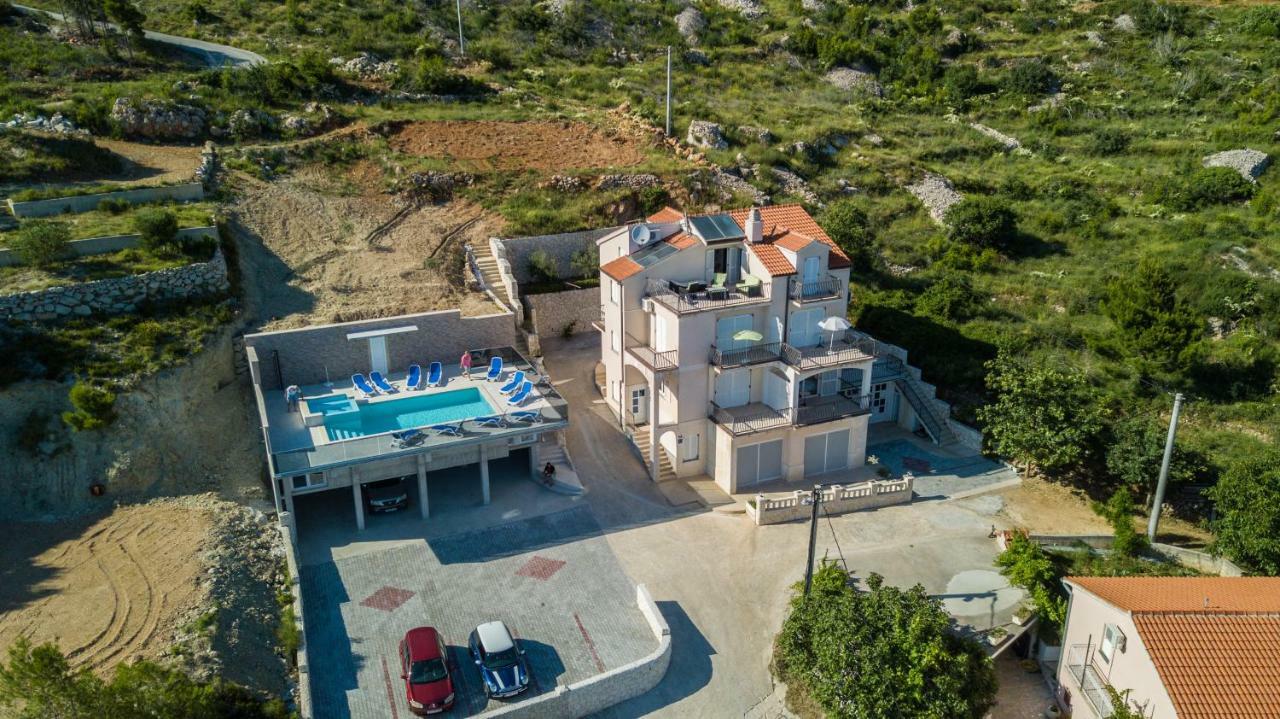 Apartments Pusic Omiš Eksteriør bilde