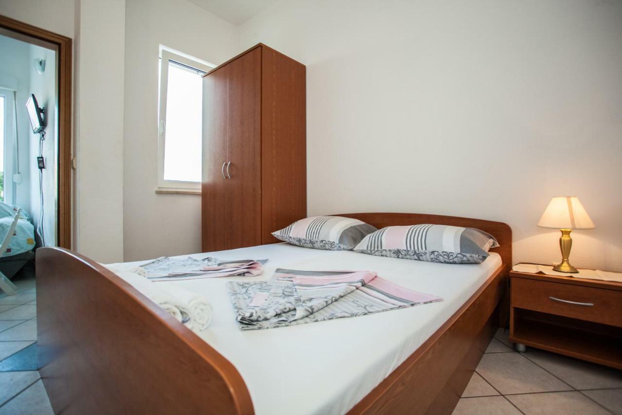 Apartments Pusic Omiš Eksteriør bilde