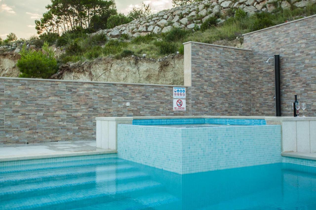 Apartments Pusic Omiš Eksteriør bilde