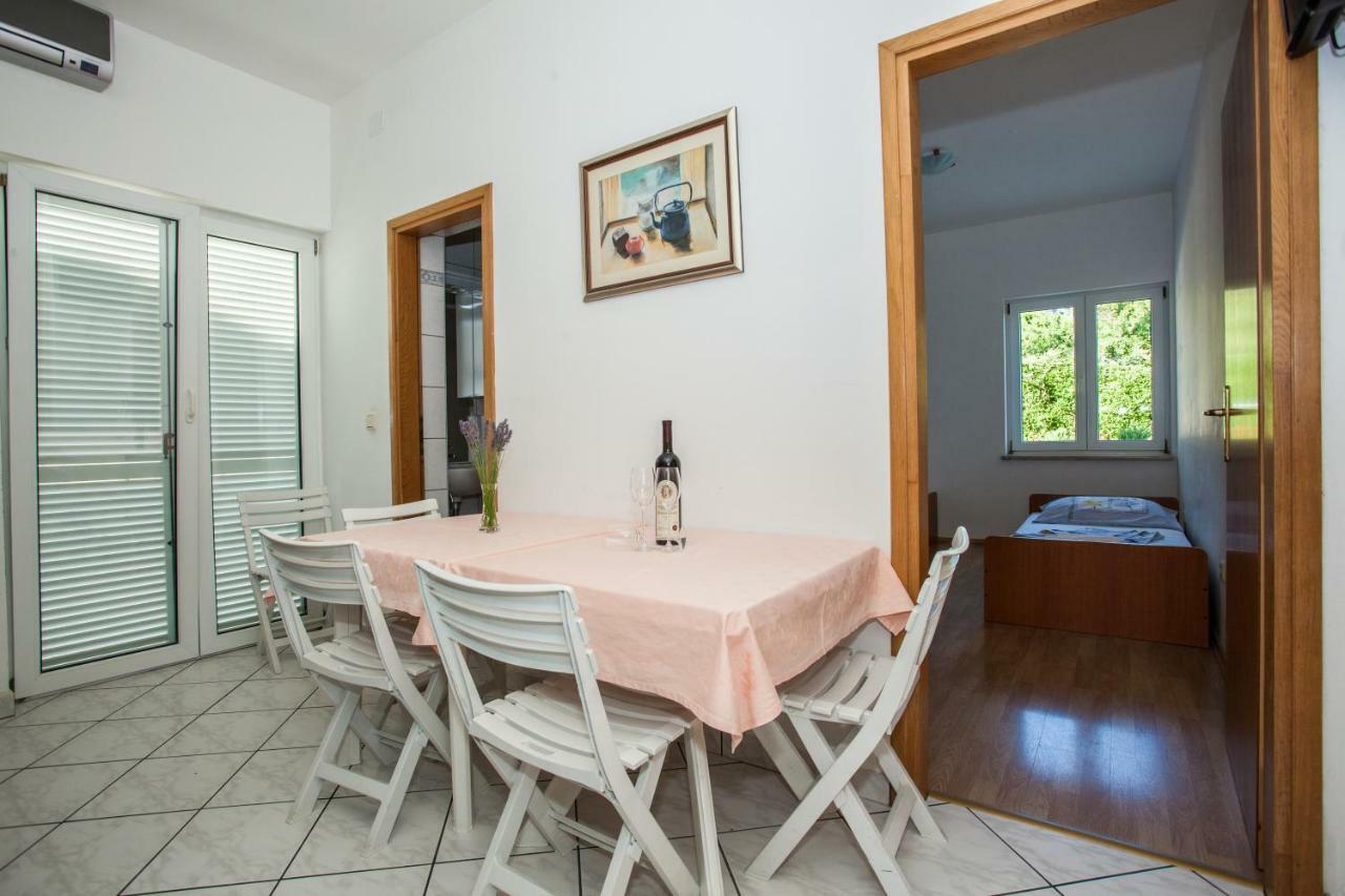 Apartments Pusic Omiš Eksteriør bilde