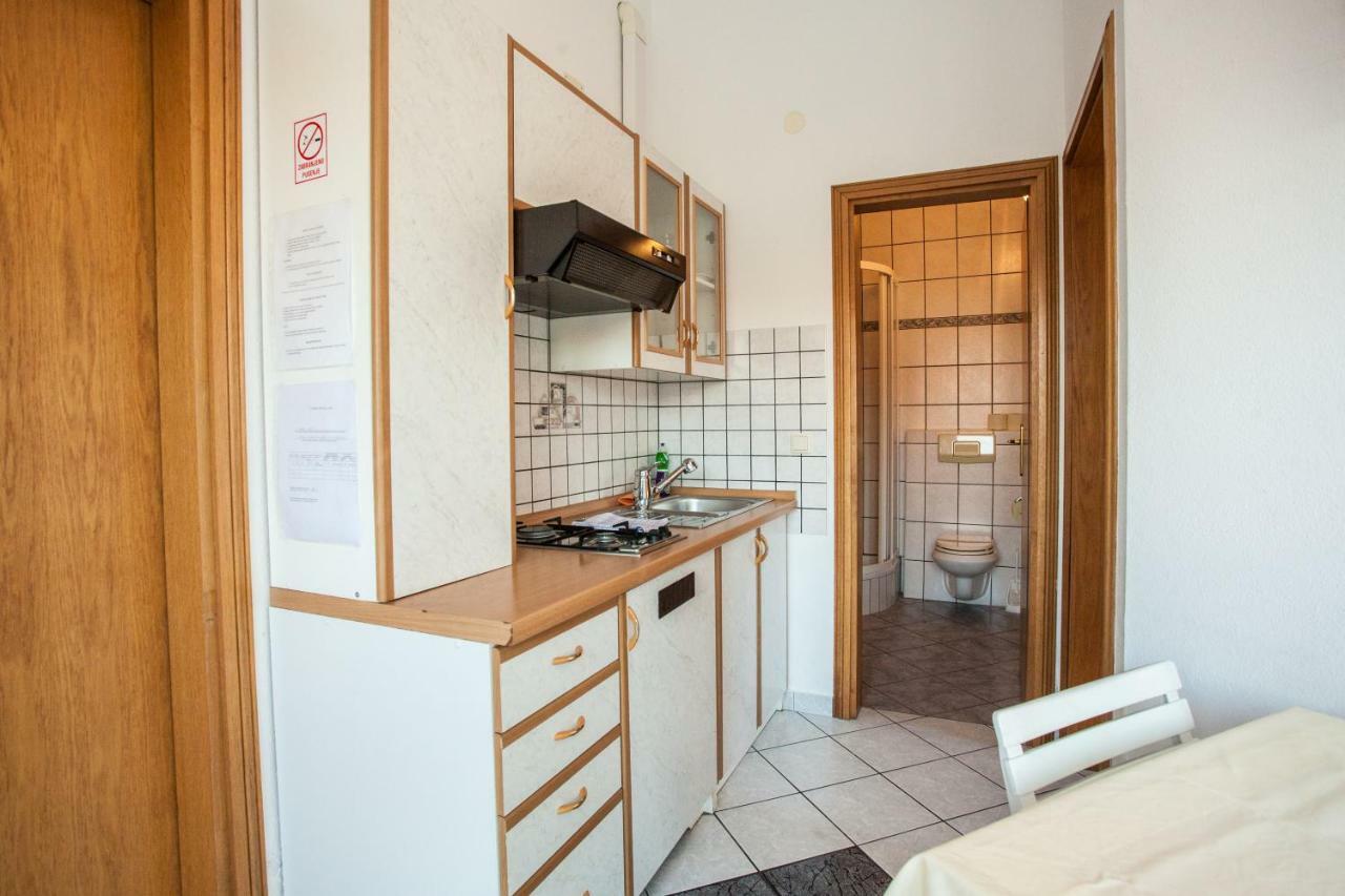 Apartments Pusic Omiš Eksteriør bilde