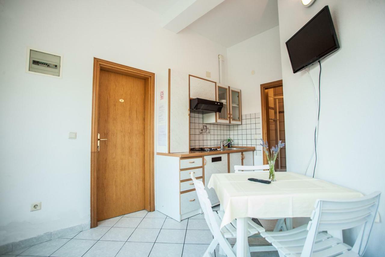 Apartments Pusic Omiš Eksteriør bilde